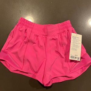 Lululemon hotty hot low rise 4” sonic pink